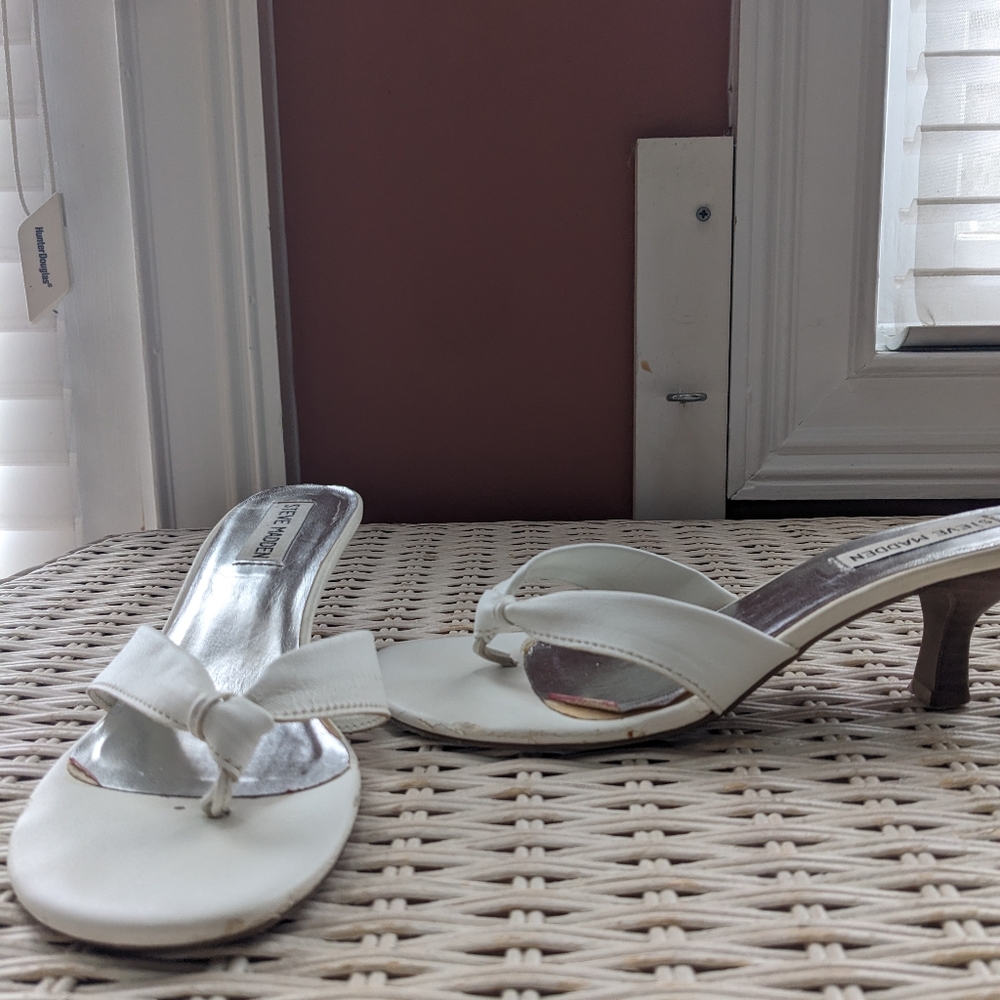 Steve Madden White Thong Sandal 6.5